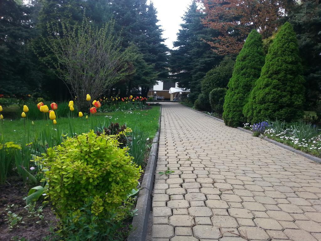 Hotel Jedlina Lublin Bagian luar foto