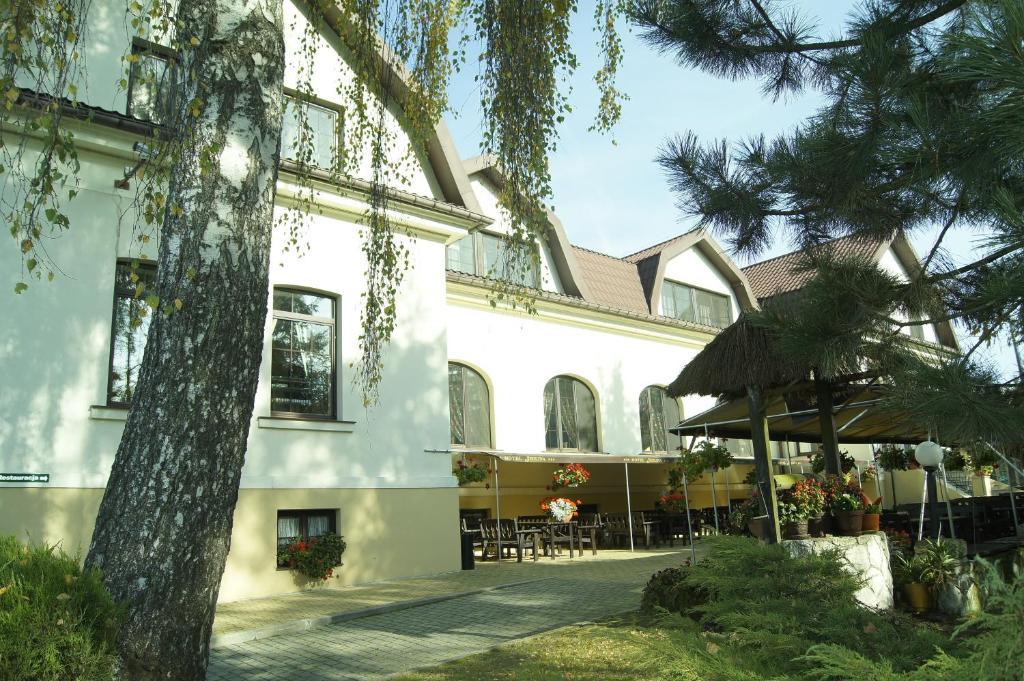 Hotel Jedlina Lublin Bagian luar foto
