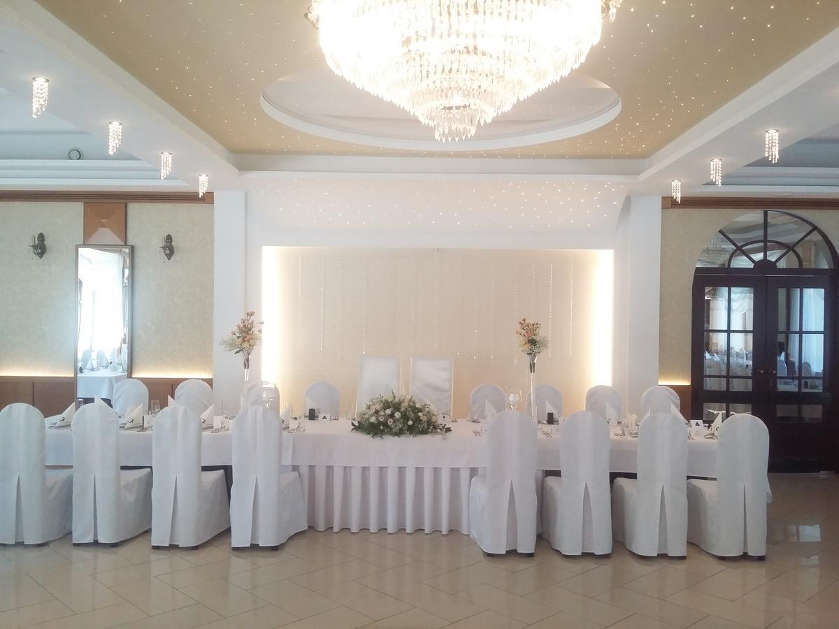 Hotel Jedlina Lublin Bagian luar foto