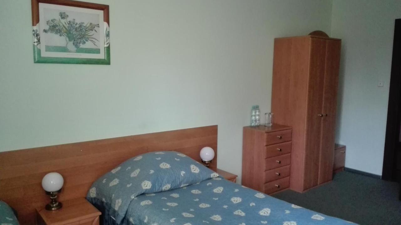 Hotel Jedlina Lublin Bagian luar foto